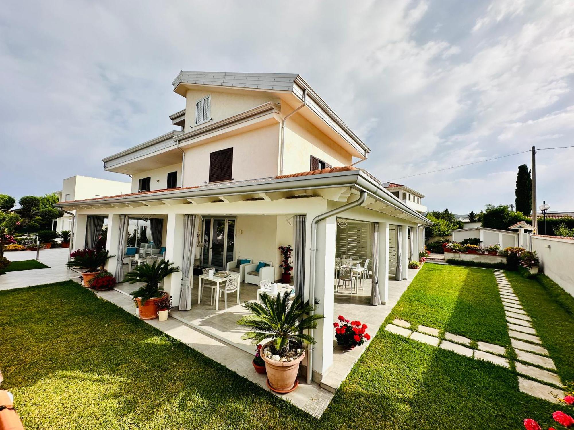Invilla Bed&Breakfast - Quality Rooms ซานตามาเรีย ดิ กาสเตลลาบาเต ภายนอก รูปภาพ